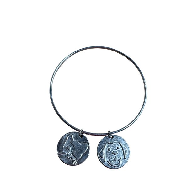 Cat & Dog Charm Bracelet 8.5 inches Silvertone Bangle - Picture 1 of 4